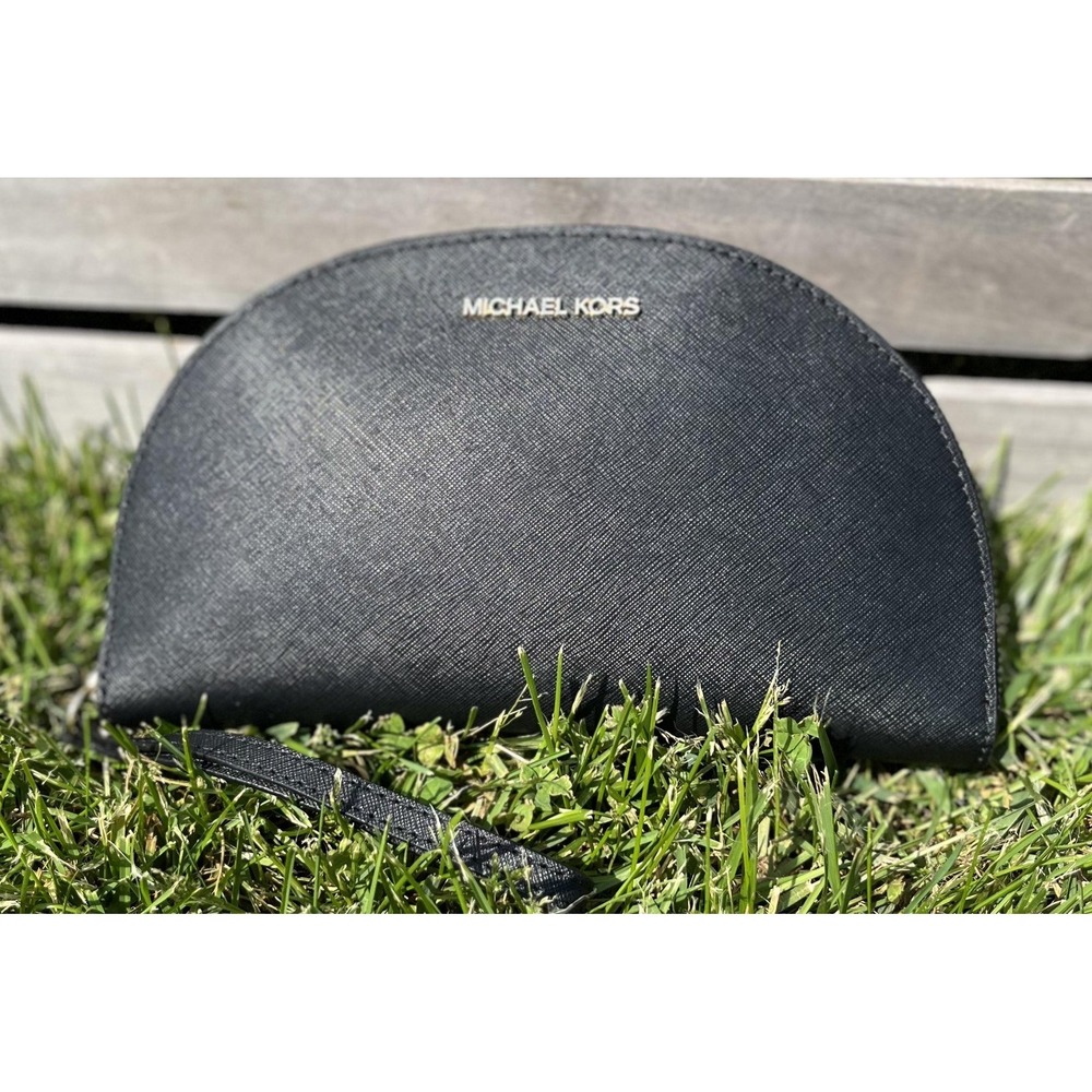 Michael Kors Wallet Wristlet Womens Black Leather Half Moon Pouch‎ Zip Clutch